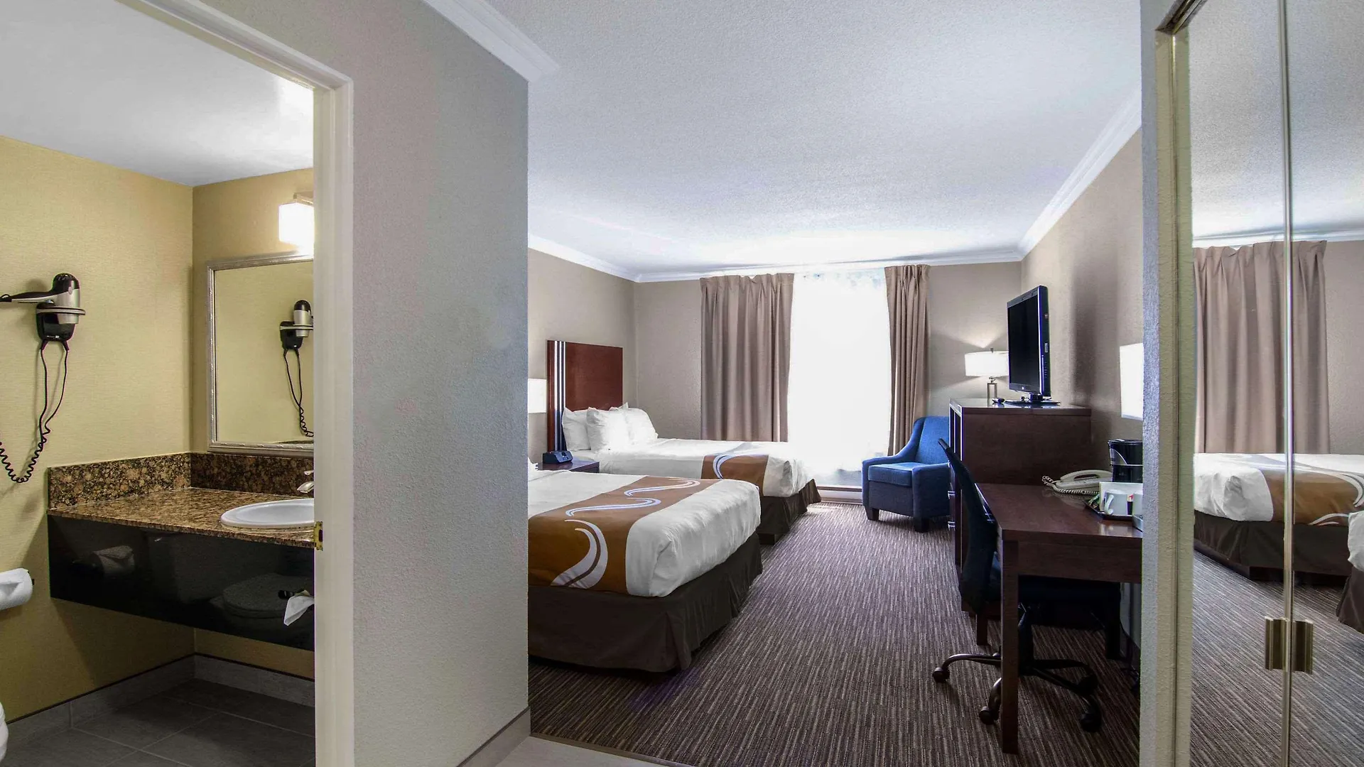 ***  Quality Inn Downtown Inner Harbour Victoria Canada