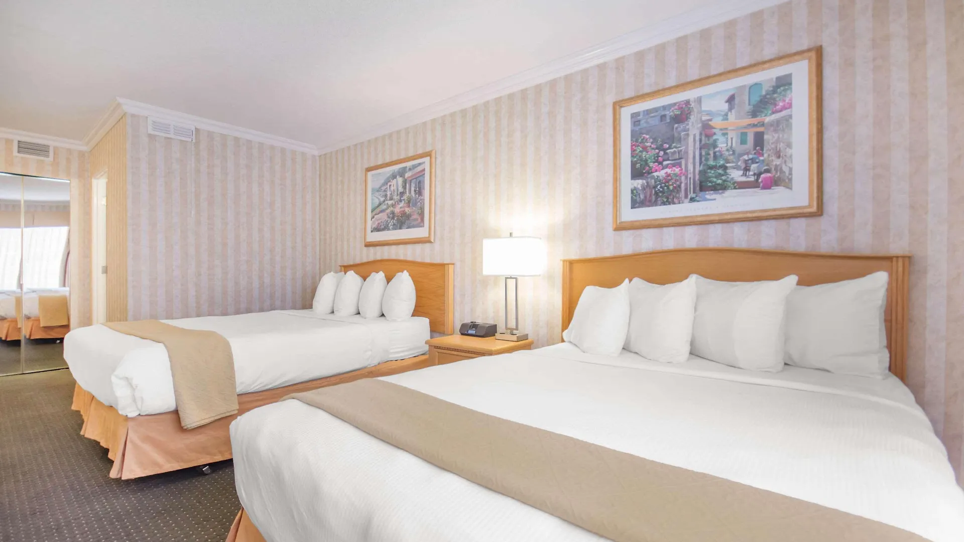 Quality Inn Downtown Inner Harbour Victoria 3*,  Canada
