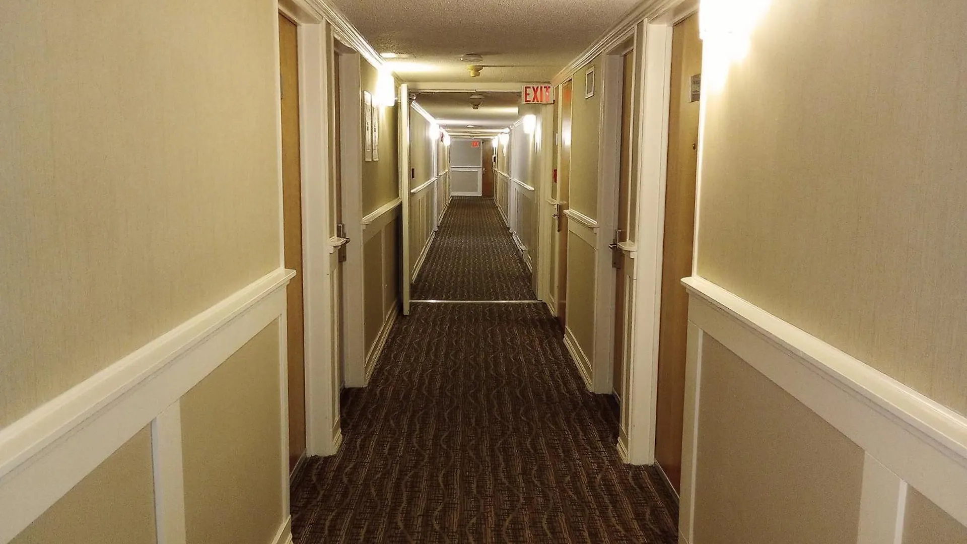 Quality Inn Downtown Inner Harbour Victoria 3*,