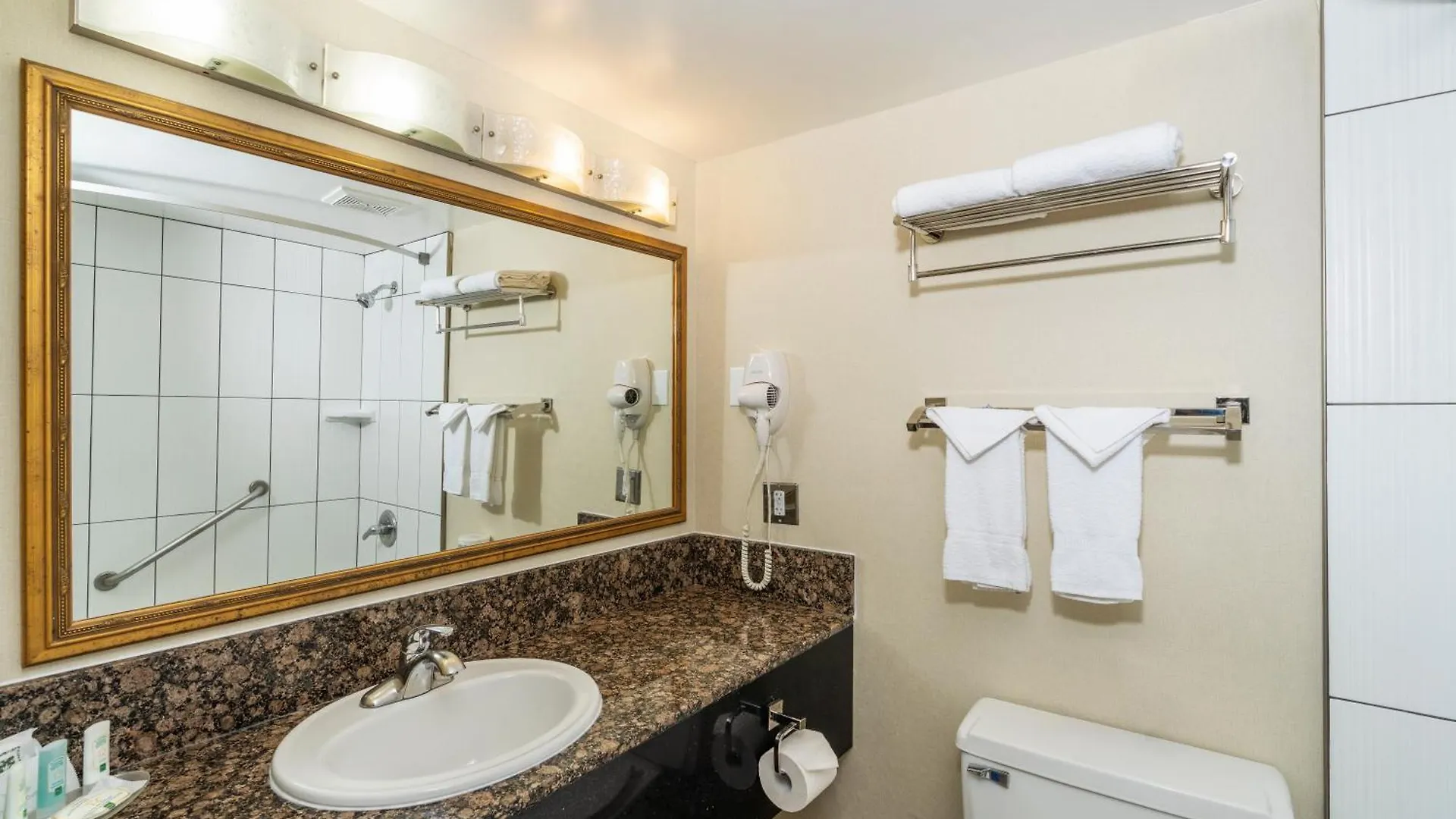 Quality Inn Downtown Inner Harbour Victoria